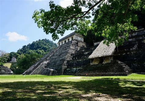 Que Faire avec L'Architecture Mexicaine: Exploring Architectural Heritage Through Design and History